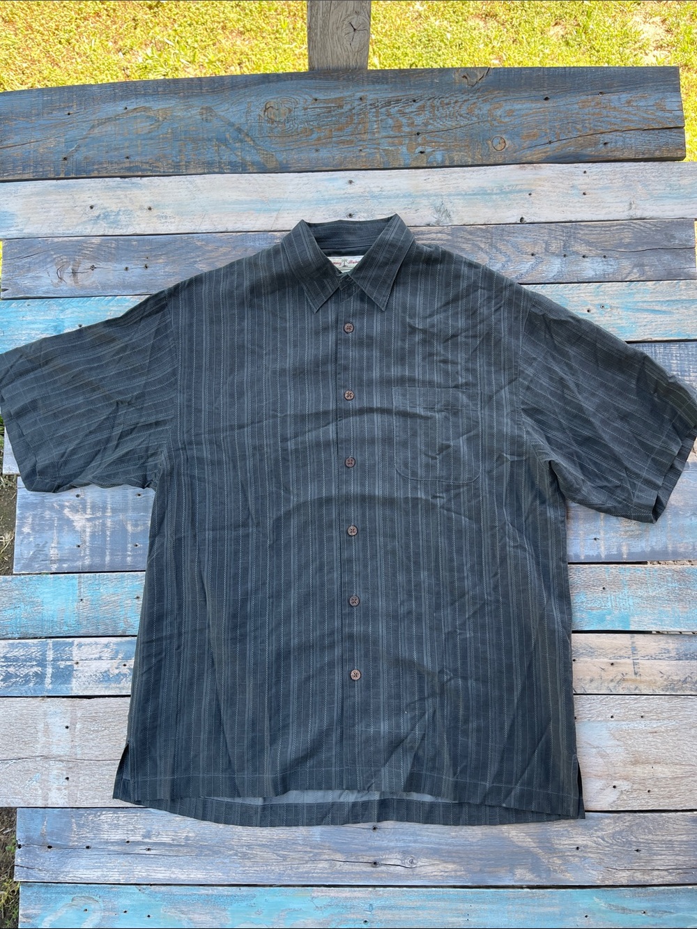 Tommy Bahama 100% Silk Men's Black Pinstripe Short-Sleeve Button-Up Shirt